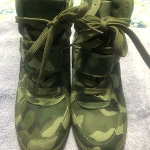 Army wedge boots
